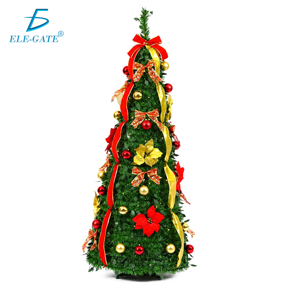 Árbol de Navidad decorado con luces cálidas